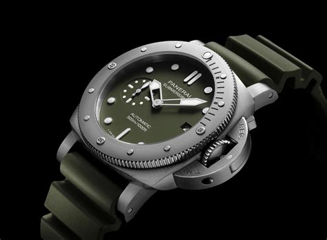 Panerai Submersible PAM1055 Verde Militare 42mm Watch Review.